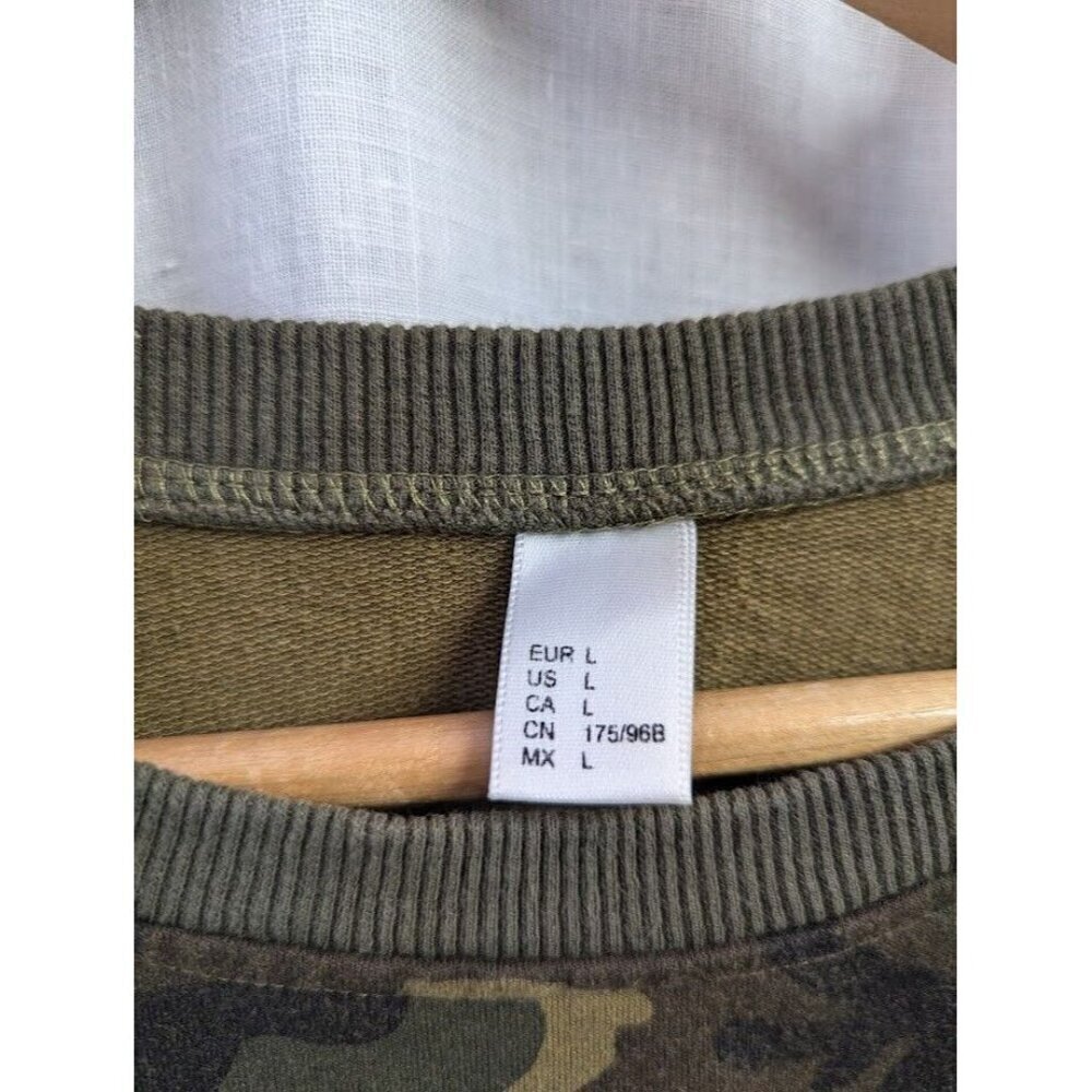 no brand women's large camo alien crew neck sweatshirt, weird, warm layer C12 - Picture 3 of 8
